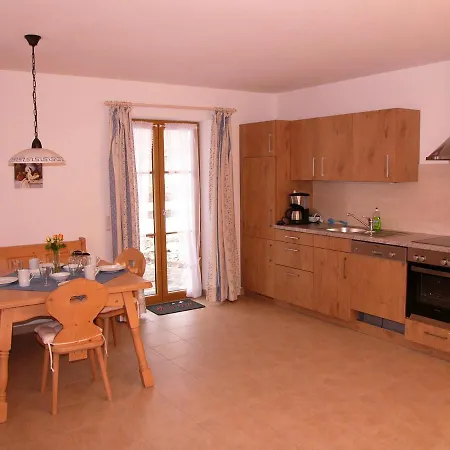 Gaestehaus Weissenbauer Apartamento *